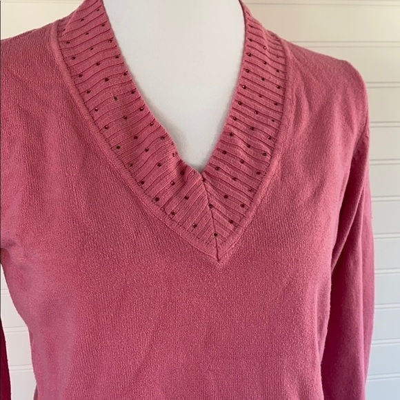 V-neck pullover Sweater Size Medium - Picture 5 of 8